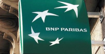 Logo devant une agence BNP Paribas en 2004