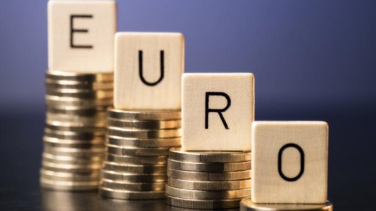 Une baisse de l'euro illustre avec des pices