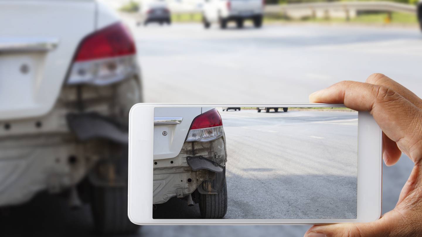 Photo prise avec un smartphone d'un accident de la route