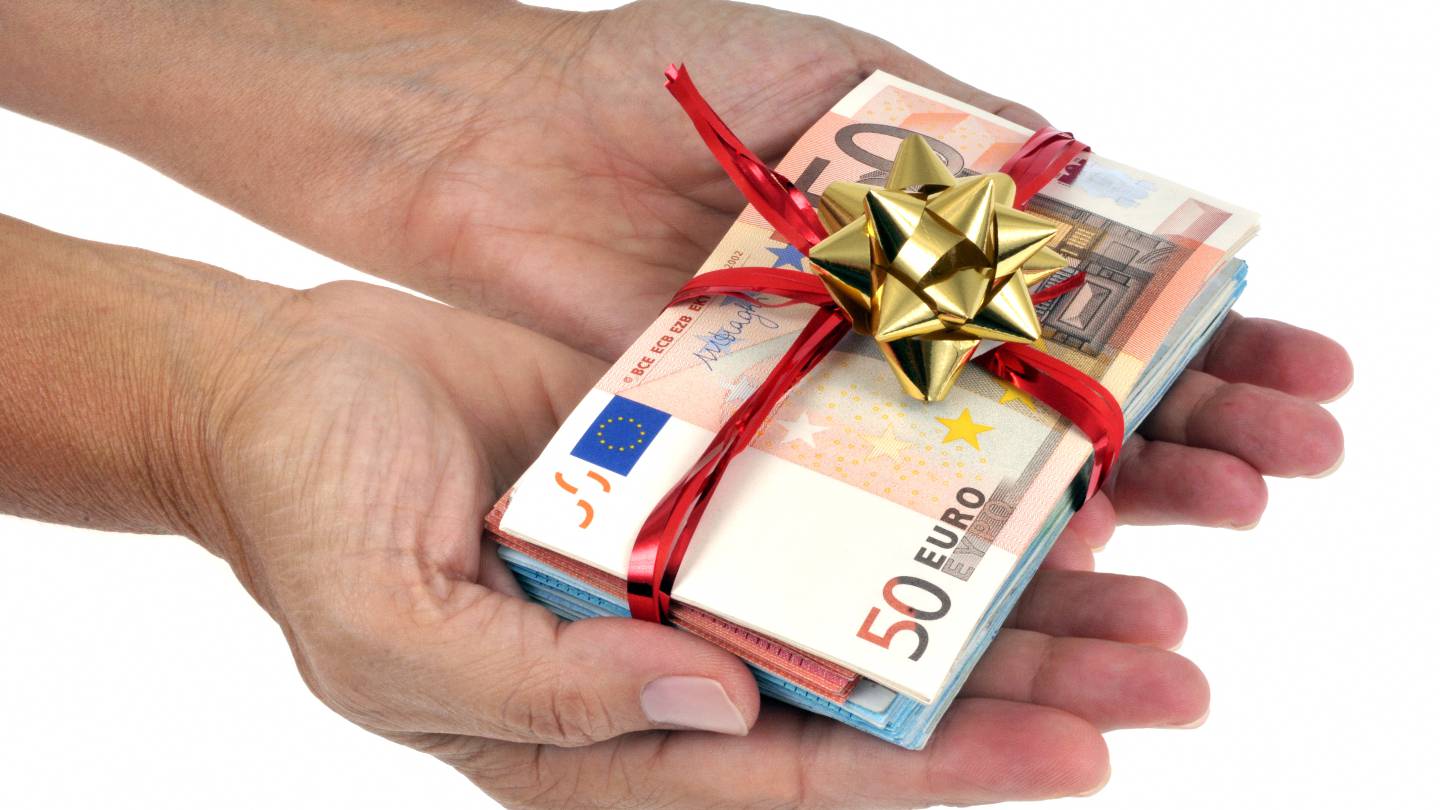 Des billets de 50 euros en guise de cadeau
