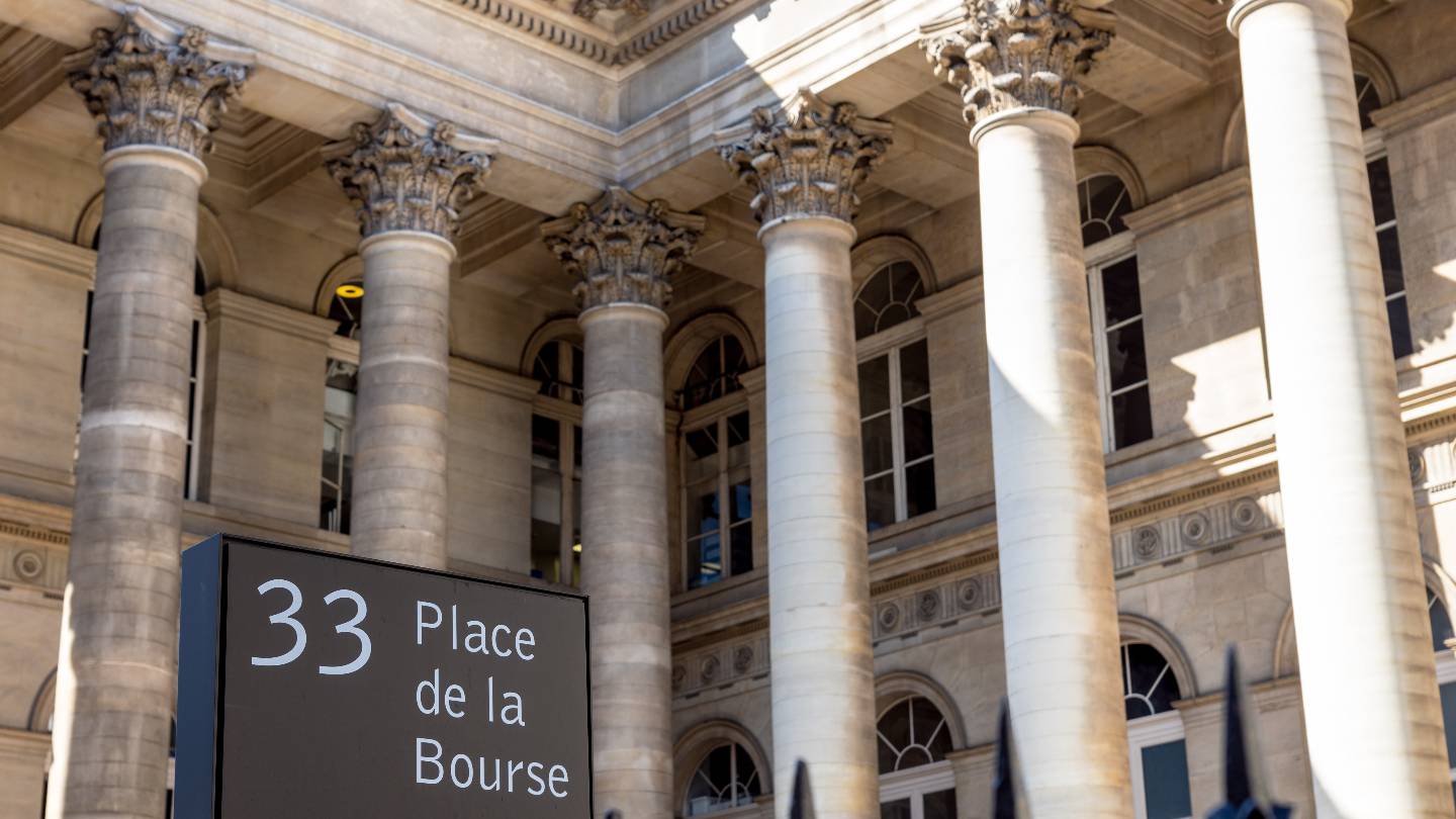 La Bourse de Paris repart de l'avant mais attend l'inflation américaine