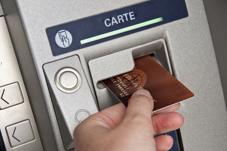 Utiliser sa carte bancaire en France aux distributeurs (DAB et GAB) -  Utiliser sa carte - Les clés de la banque - Particulier
