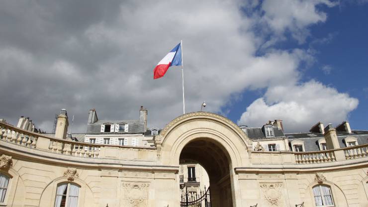 Drapeau franais sur le portail du Palais de l'lyse  Paris