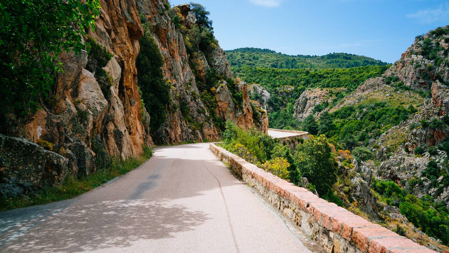 Une route en Corse