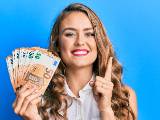 femme billets euros